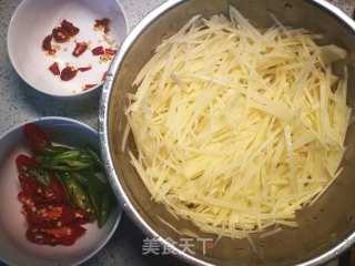 炝炒土豆丝的做法步骤：1