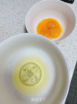肉松卷蛋糕的做法步骤：1
