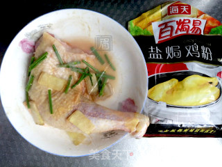 电饭锅盐焗鸡腿的做法步骤：1