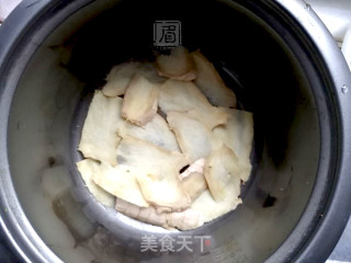 电饭锅盐焗鸡腿的做法步骤：2