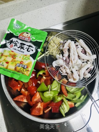 榨菜圆椒爆鱿鱼的做法步骤：6