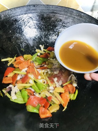 榨菜圆椒爆鱿鱼的做法步骤：11