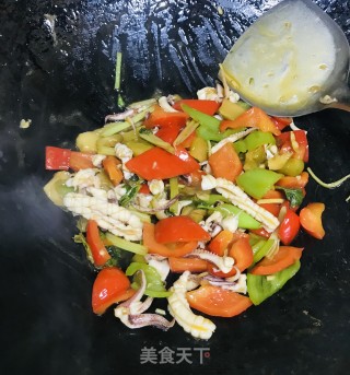 榨菜圆椒爆鱿鱼的做法步骤：12
