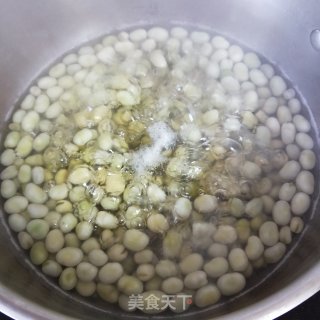 酸菜炒蚕豆的做法步骤：3