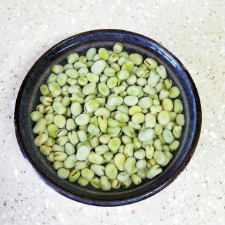 酸菜炒蚕豆的做法步骤：4