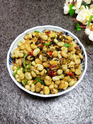 酸菜炒蚕豆的做法步骤：13