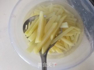 美味炸薯条的做法步骤：3
