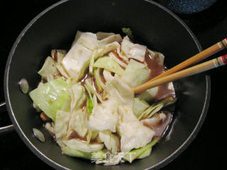 麻油鸡汤煮圆白菜的做法步骤：4