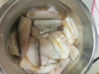 香酥九肚鱼的做法步骤：3