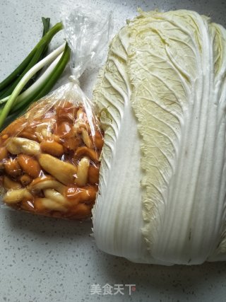 滑子蘑炒大白菜的做法步骤：1