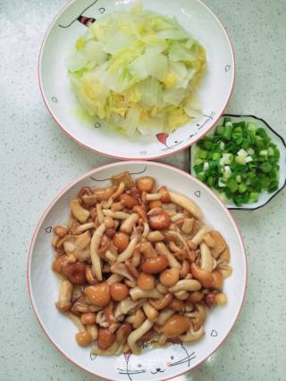 滑子蘑炒大白菜的做法步骤：4