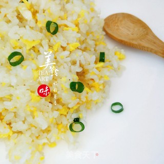 鸡蛋炒饭的做法步骤：1
