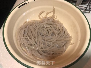 香辣粉丝包菜烧火腿的做法步骤：1