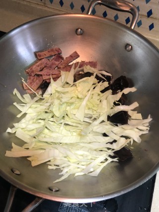 香辣粉丝包菜烧火腿的做法步骤：5