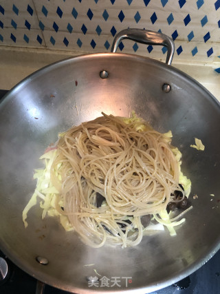 香辣粉丝包菜烧火腿的做法步骤：7
