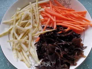 鱼香肉丝的做法步骤：2