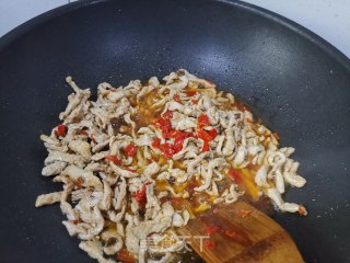 鱼香肉丝的做法步骤：6