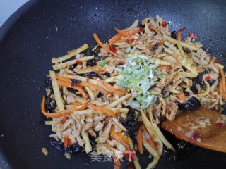 鱼香肉丝的做法步骤：9