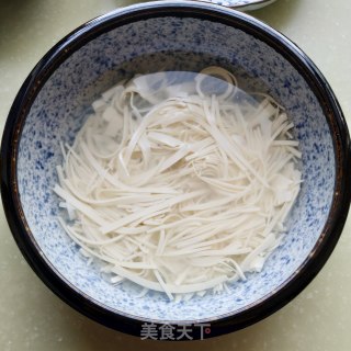 酸辣汤的做法步骤：2