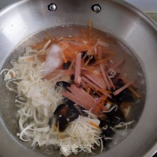 酸辣汤的做法步骤：4