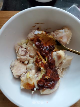 香菇黄豆酱蒸鸡翅的做法步骤：3
