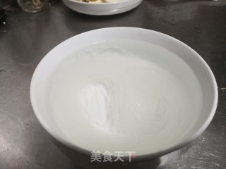 大虾粉丝煲的做法步骤：3