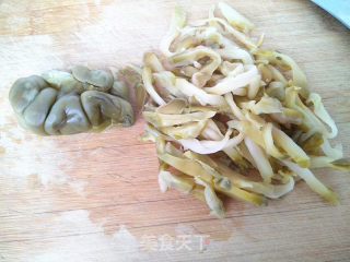 白萝卜炒榨菜的做法步骤：1