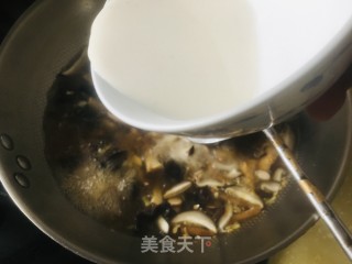 酸辣肉丝汤的做法步骤：6