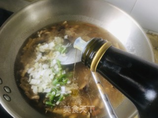 酸辣肉丝汤的做法步骤：8