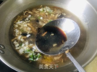 酸辣肉丝汤的做法步骤：9