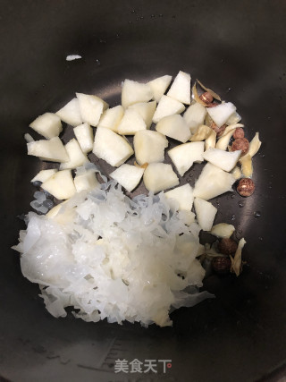 红枣雪梨汤的做法步骤：3