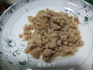 豌豆炒肉的做法步骤：2
