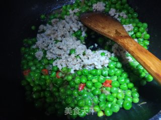 豌豆炒肉的做法步骤：10