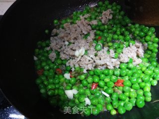 豌豆炒肉的做法步骤：11