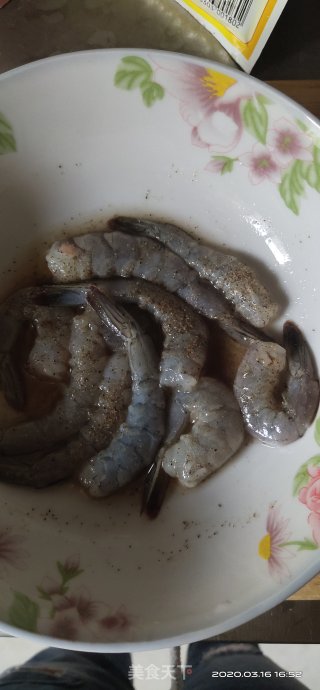 土豆虾仁球的做法步骤：3
