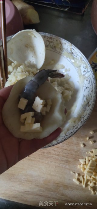 土豆虾仁球的做法步骤：5