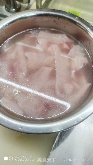 草鱼丸子的做法步骤：3