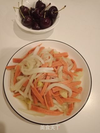 火腿肠炒白菜梗的做法步骤：5
