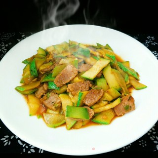 “ 肉菜 ”西葫芦炒肉的做法步骤：1