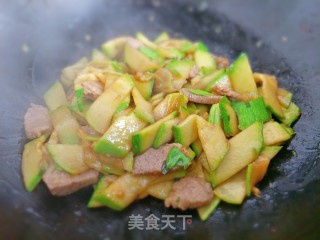 “ 肉菜 ”西葫芦炒肉的做法步骤：8