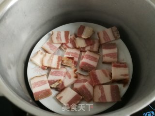 熏肉炒花菜的做法步骤：3