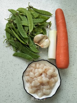 瑶柱荷兰豆胡萝卜的做法步骤：1