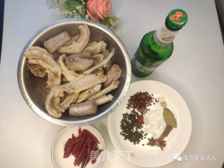 美味卤鸭脚、鸭翅、鸭脖的做法步骤：1