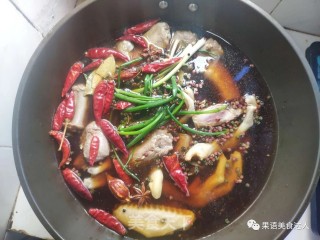 美味卤鸭脚、鸭翅、鸭脖的做法步骤：5