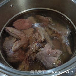 瓦罐煨鸡汤的做法步骤：1