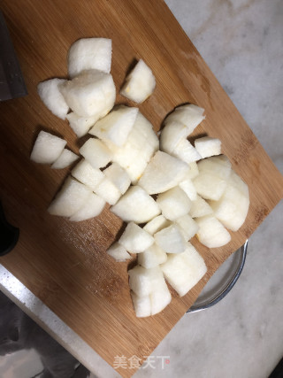 雪梨银耳汤的做法步骤：4