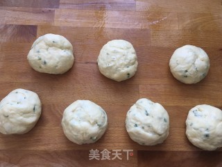 葱花千层饼的做法步骤：3