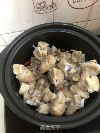 砂锅猪手焖黄豆的做法步骤：7