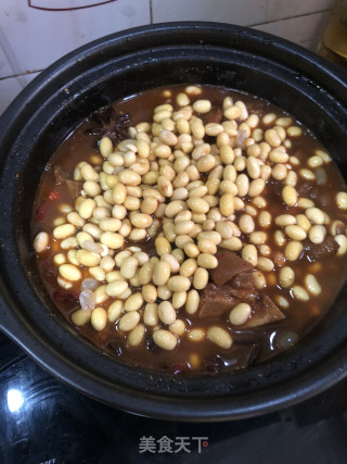 砂锅猪手焖黄豆的做法步骤：13
