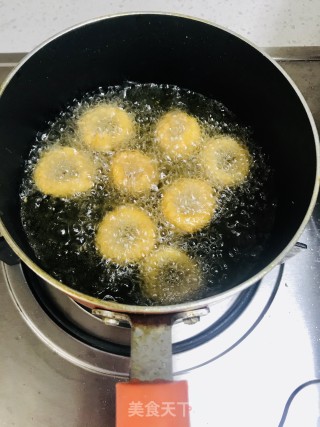 炸鱿鱼圈的做法步骤：6